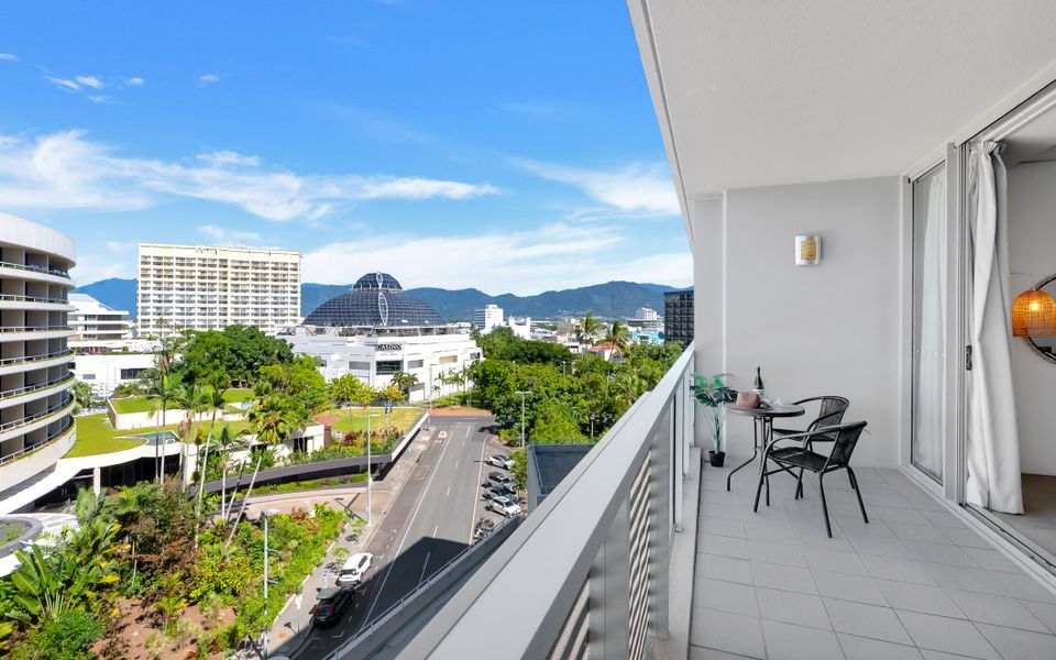 703 Harbour Lights Cairns Apartment with water views