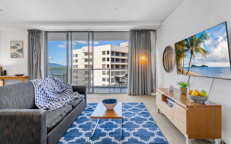 703 Harbour Lights Cairns Apartment with water views