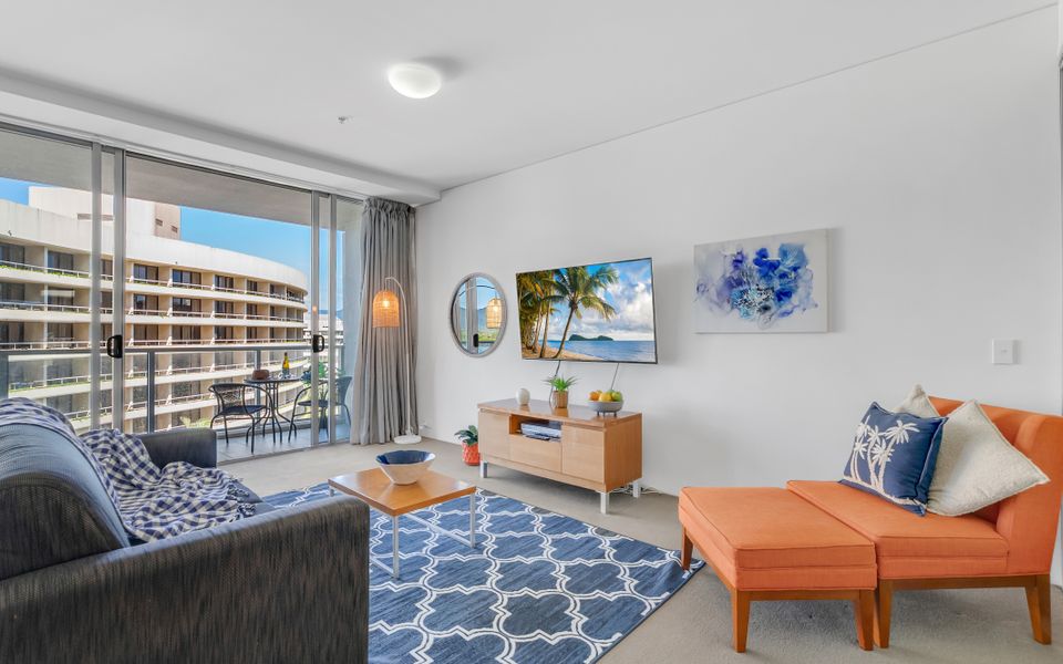 703 Harbour Lights Cairns Apartment with water views