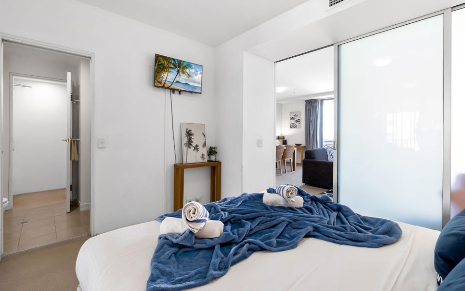 703 Harbour Lights Cairns Apartment with water views