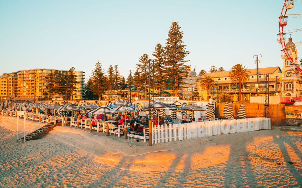 Beachside Apartment in Glenelg