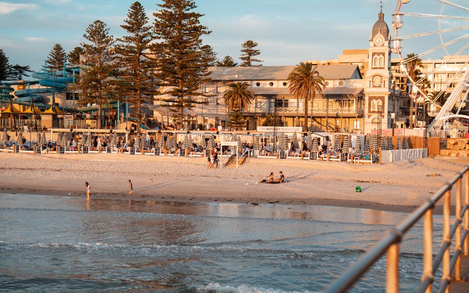 Beachside Apartment in Glenelg