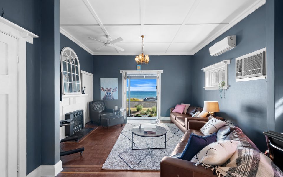 Sea Glass Cottage on the Esplanade