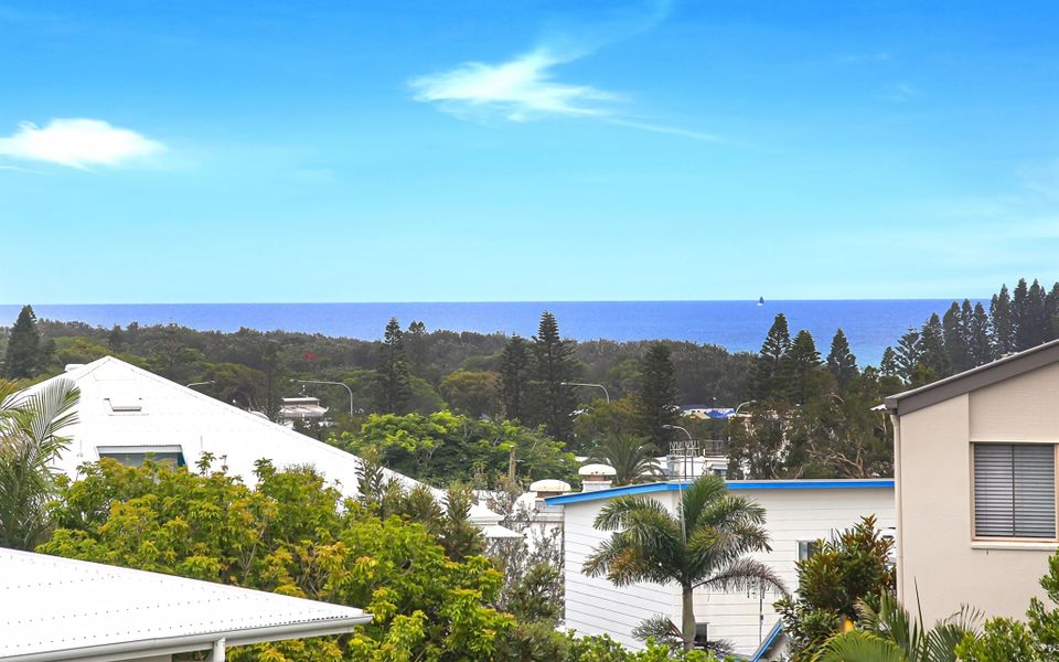 Central Coolum Penthouse with Rooftop Terrace