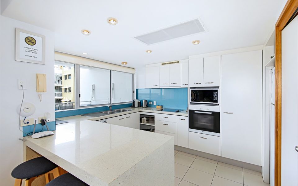 Central Coolum Penthouse with Rooftop Terrace